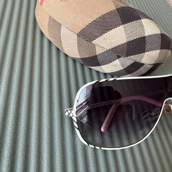Burberry Sunglasses with Case - RARE VINTAGE - Picture 13 of 13